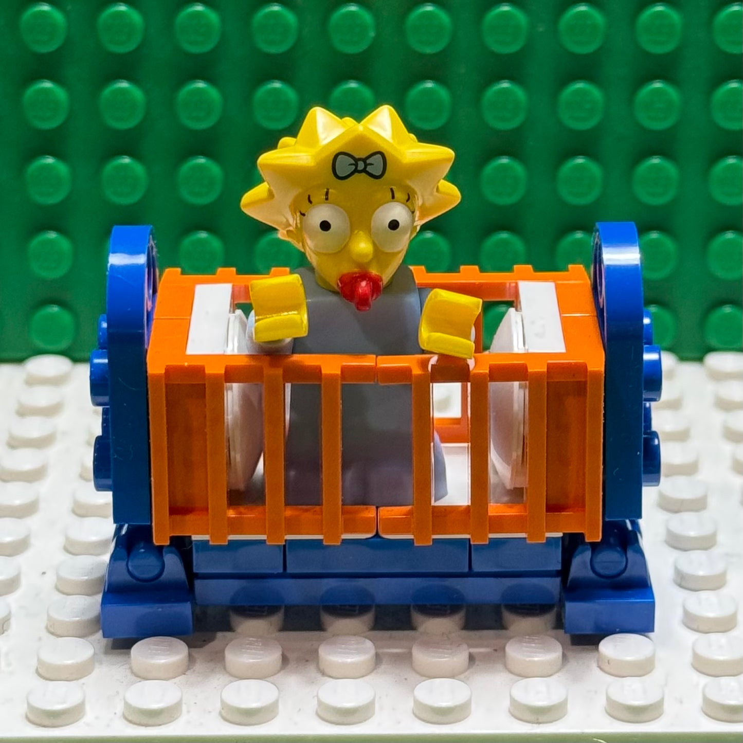 Maggie Simpson with Crib - LEGO 71006