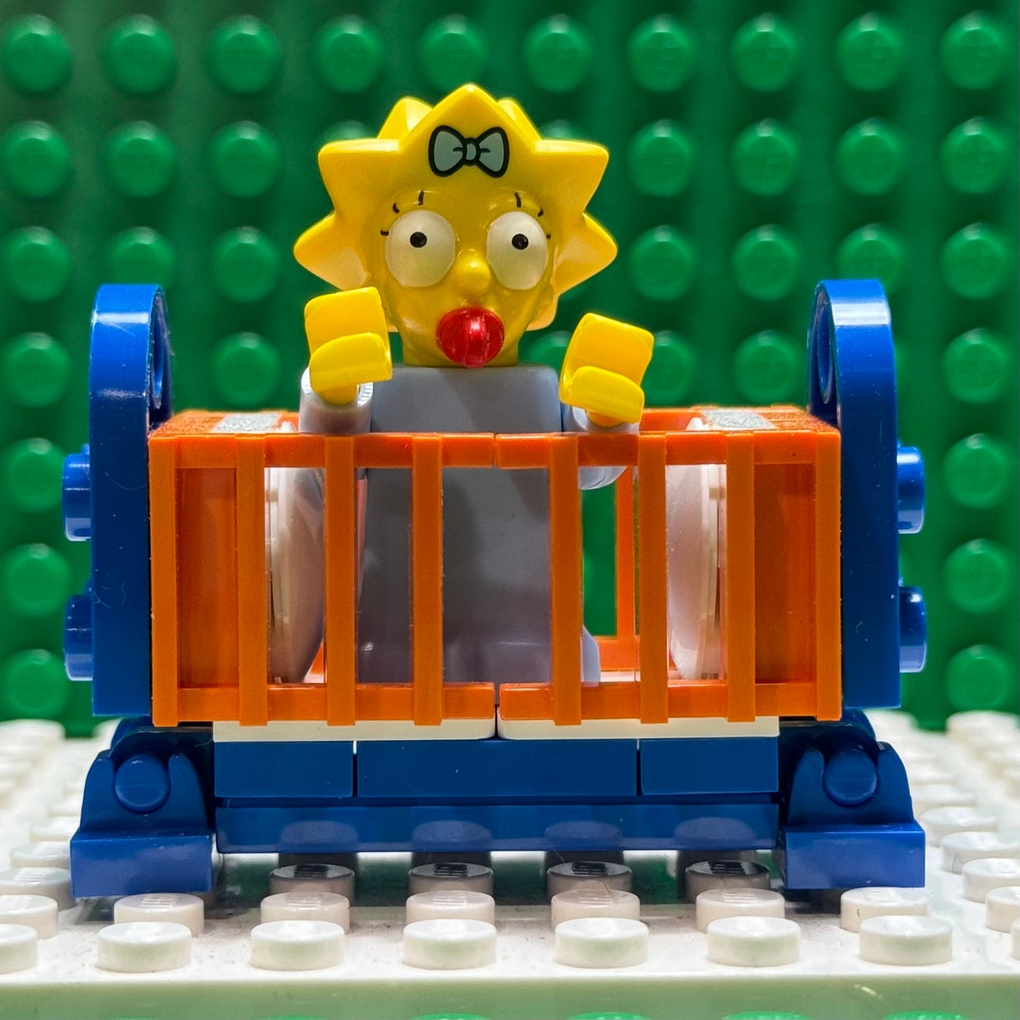 Maggie Simpson with Crib - LEGO 71006