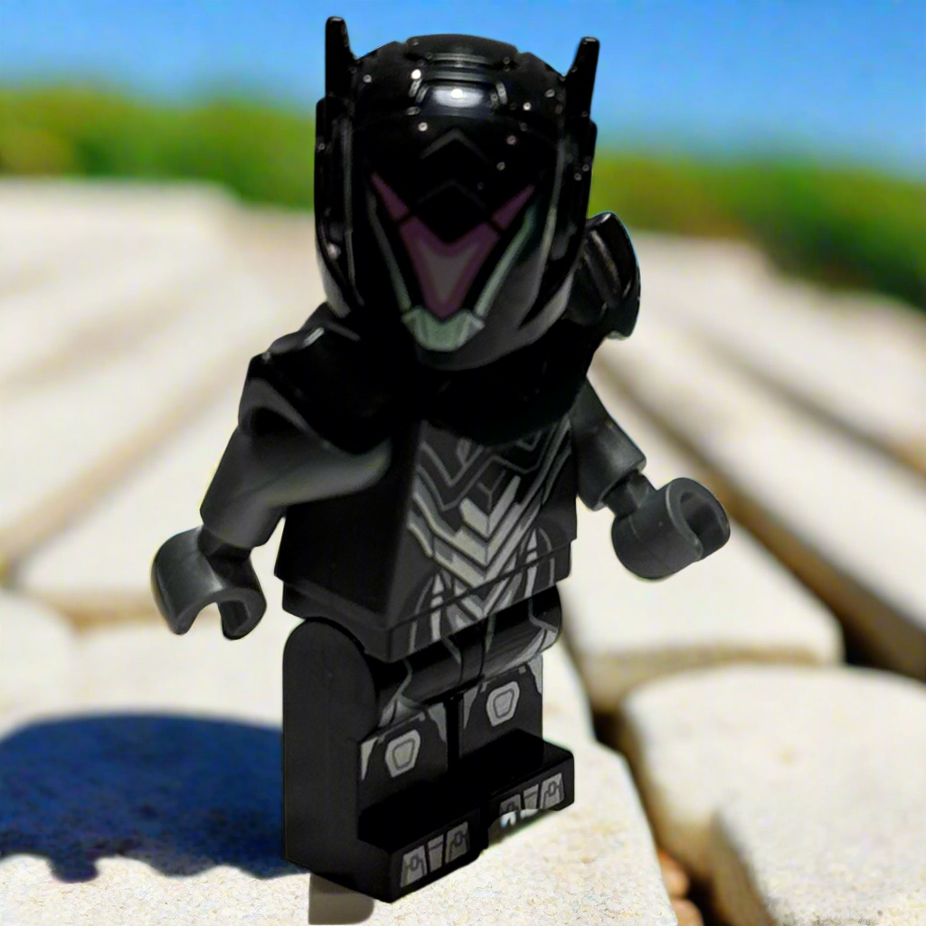Trespasser Elite with Pickaxe - LEGO Fortnite 77073