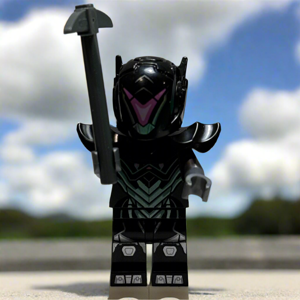 Trespasser Elite with Pickaxe - LEGO Fortnite 77073