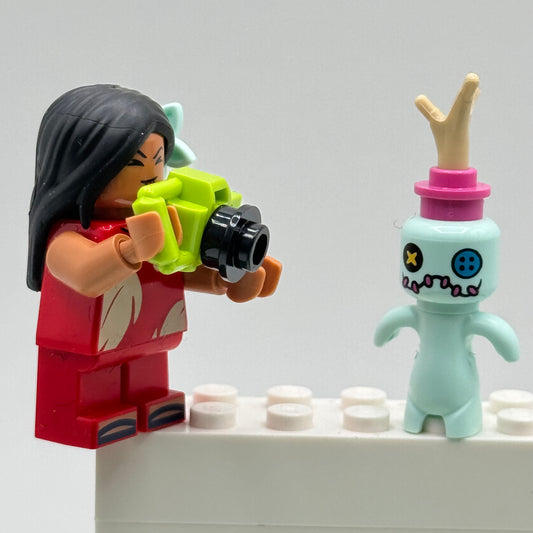 Lilo Minifigure with Camera & Doll Scrump From Lego 43268 Disney’s Lilo & Stitch Beach House