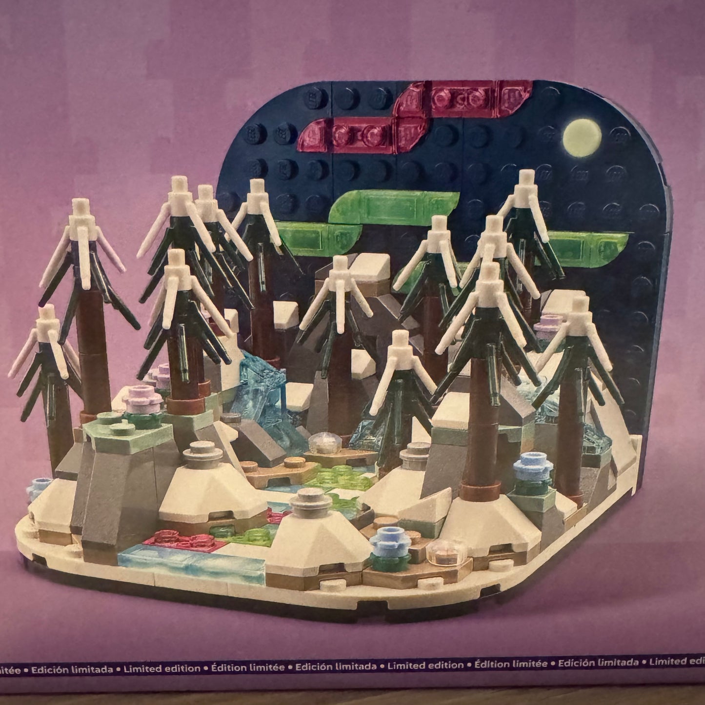 LEGO 40785 Northern Lights Diorama Exclusive GWP 2025 Aurora Display