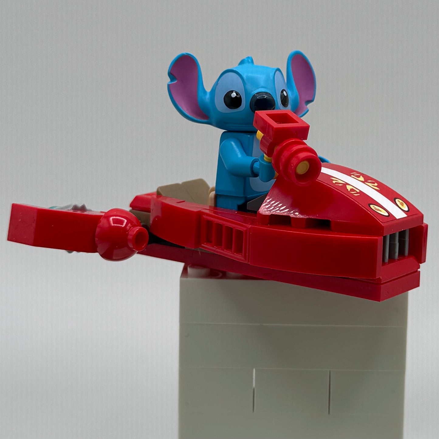 Stitch Minifigure with 4 Accessories From Lego 43268 Disney’s Lilo & Stitch Beach House