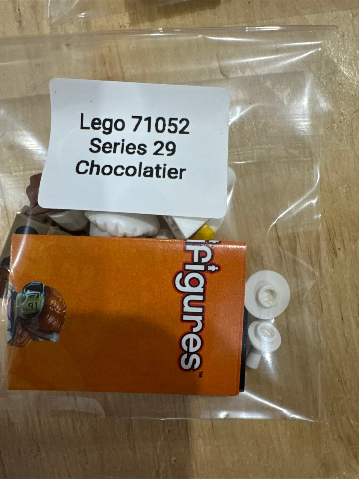 LEGO 71052 Series 29 Chocolatier minifigure – individually repackaged