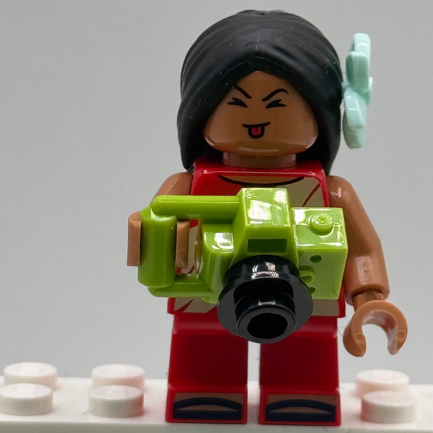 Lilo Minifigure with Camera & Doll Scrump From Lego 43268 Disney’s Lilo & Stitch Beach House