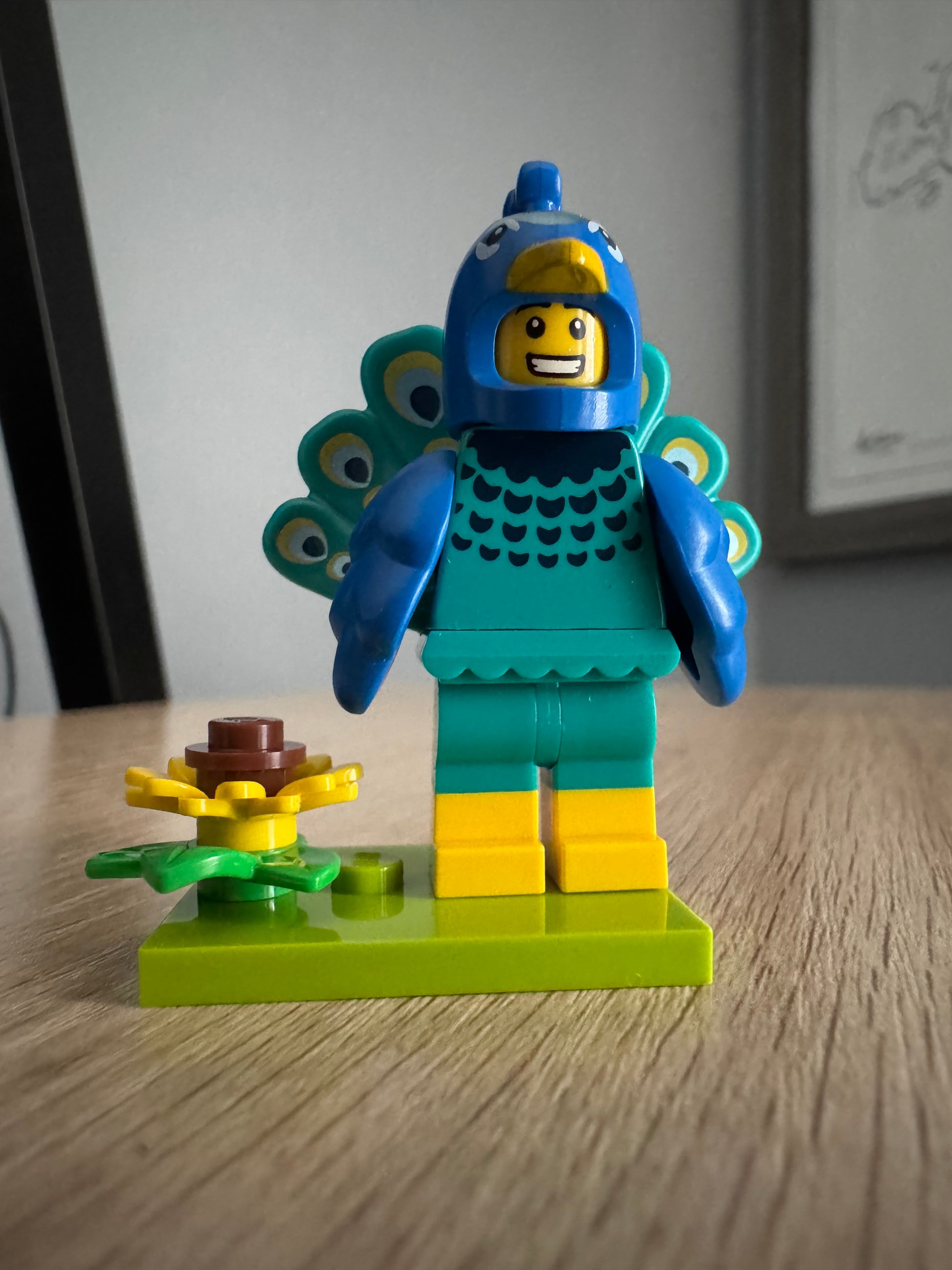 LEGO 71051 Series 28 Peacock Costume minifigure – individually repackaged