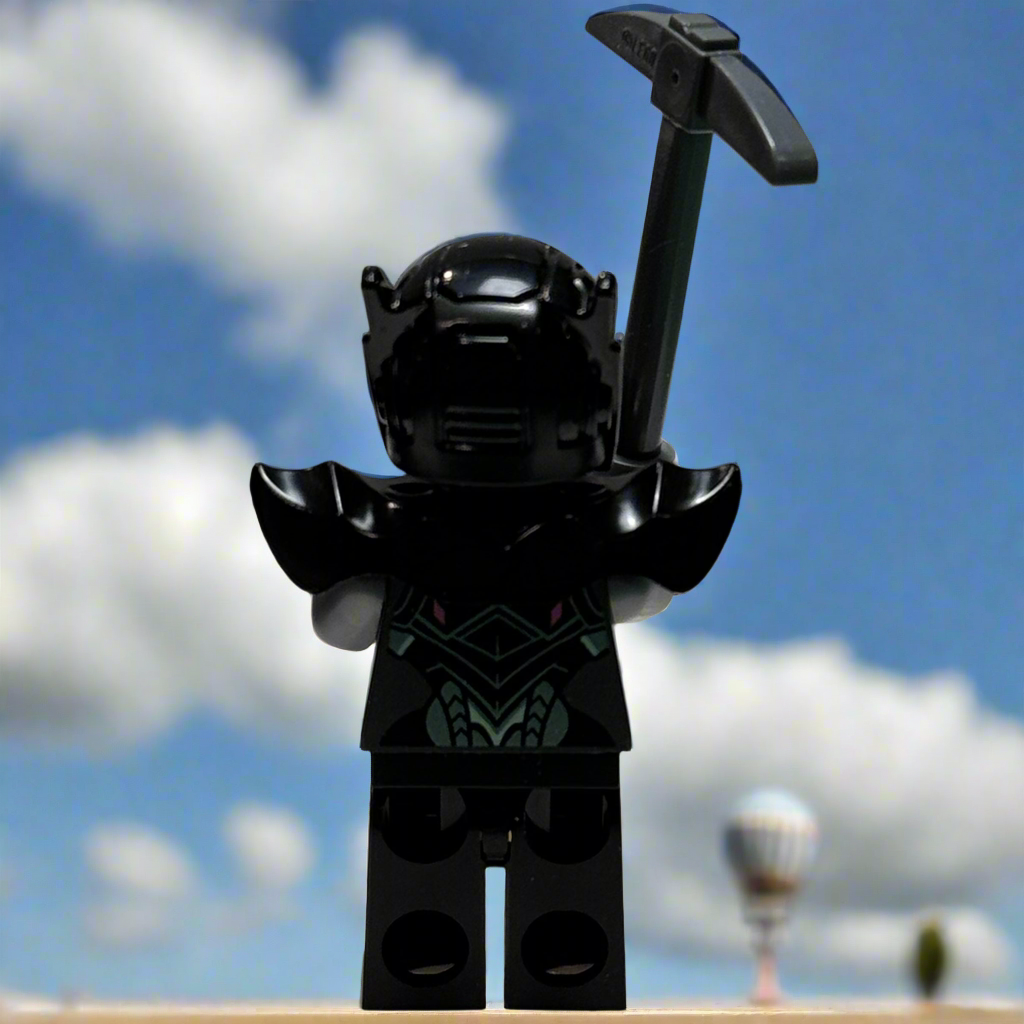 Trespasser Elite with Pickaxe - LEGO Fortnite 77073
